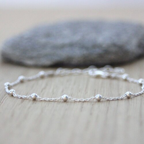 Bracelet fin et minimaliste en argent massif chaine boules