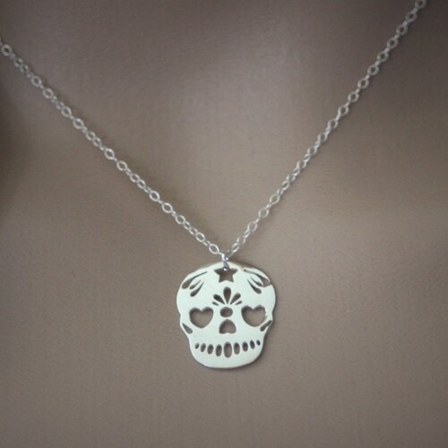 Collier argent massif pendentif tête de mort mexicaine