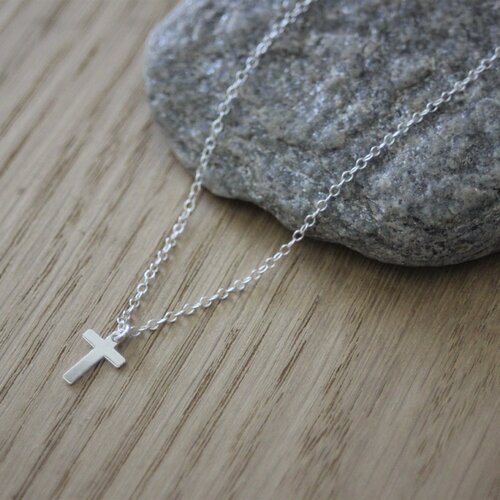 Collier minimaliste en argent massif pendentif petite croix