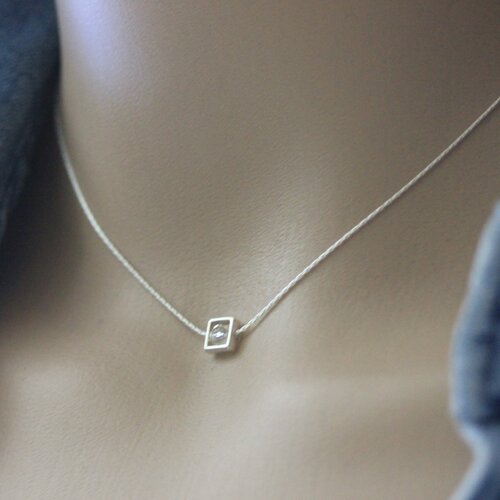 Collier ras de cou fin et minimaliste en argent massif pendentif carré avec cristal swarovski