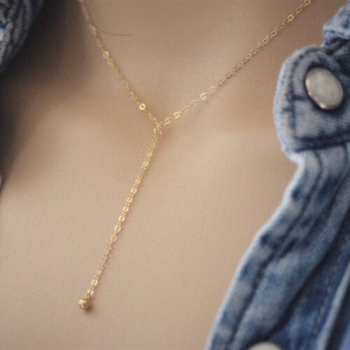 Collier en y minimaliste en or gold filled style cravate pendentif boule