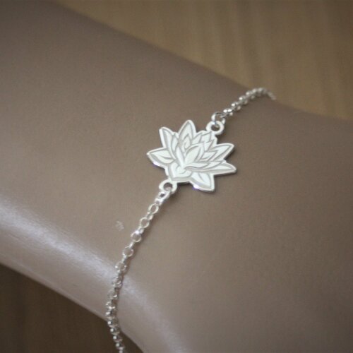 Bracelet minimaliste en argent massif avec médaille fleur de lotus mandala