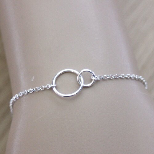 Bracelet anneaux entrelacés en argent massif de style minimaliste