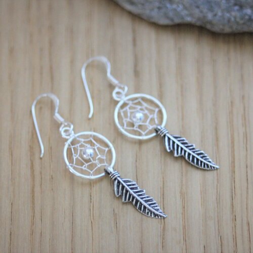 Boucles d'oreilles attrape rêve en argent massif avec plume style bohème chic