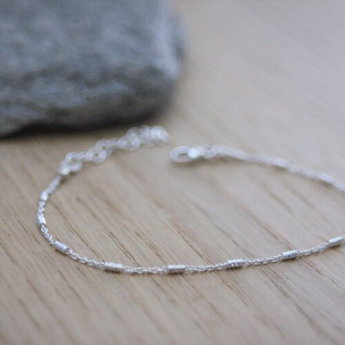 Bracelet minimaliste en argent massif chaine avec petits tubes torsadés