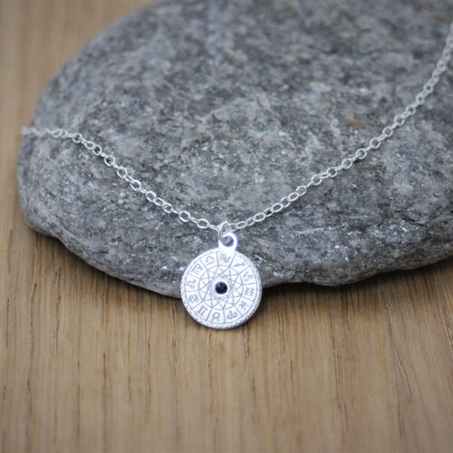 Collier horoscope avec signe du zodiac en argent massif 925 et petite pierre noire