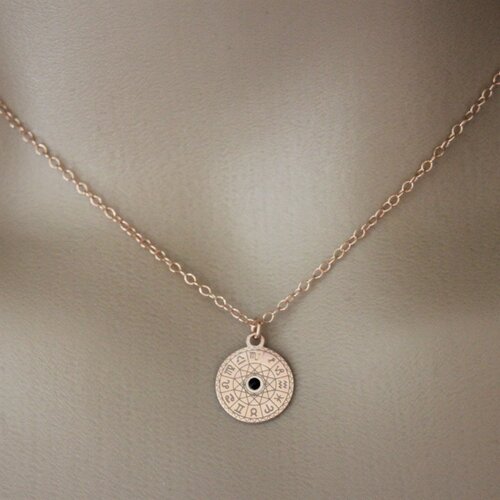 Collier horoscope avec signes du zodiac en argent massif 925 plaqué or rose et petite pierre noire
