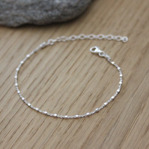Bracelet minimaliste en argent massif chaine avec petites perles cubes