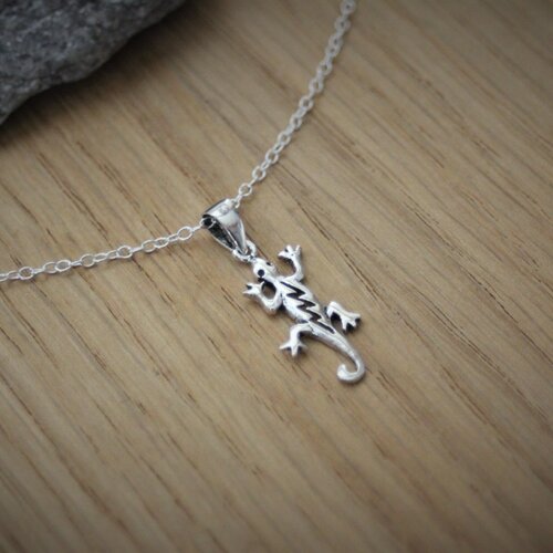Collier minimaliste ras de cou en argent massif breloque lézard (gecko)