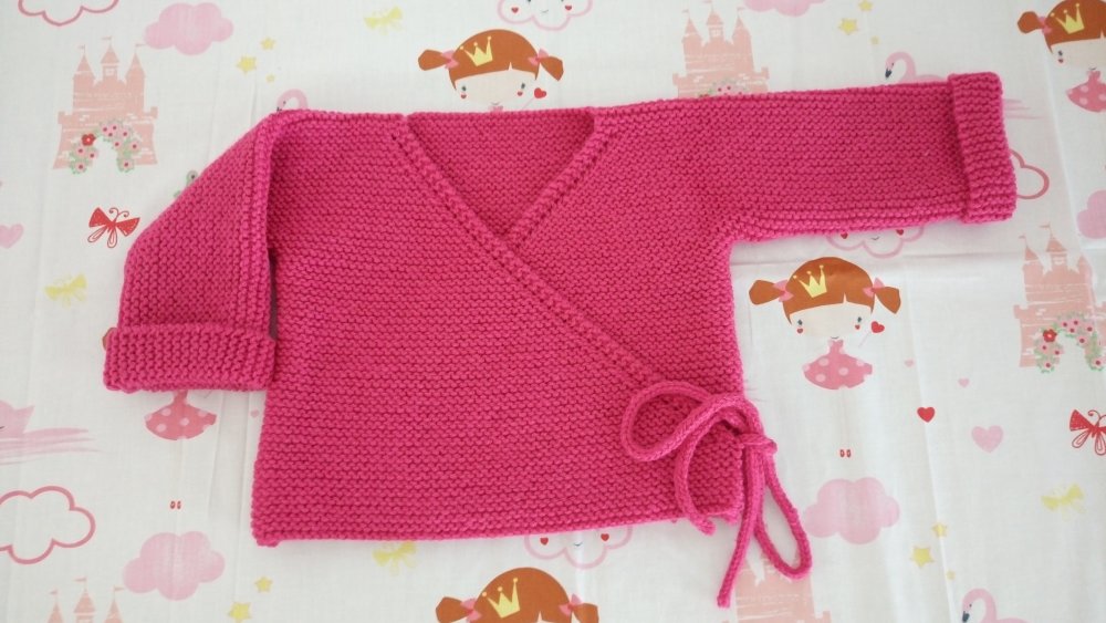 brassière cahe-coeur bébé rose tricotée main en 100% laine mérinos
