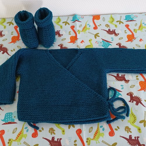 Ensemble 2 pièces brassière cache-coeur et chaussons layette bébé fille ou garçon coloris bleu persan taille 0/1 mois