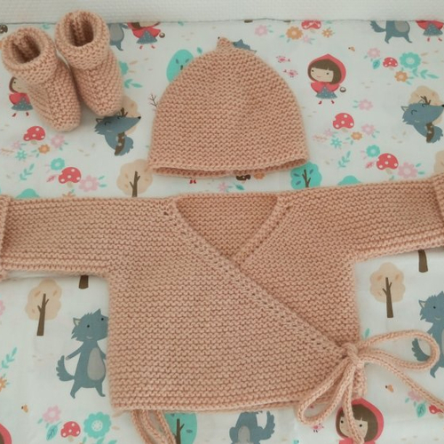 Ensemble 3 pièces brassière cache-coeur chaussons bonnet coloris beige rosé layette bébé fille ou garçon naissance, 1 ou 3 mois