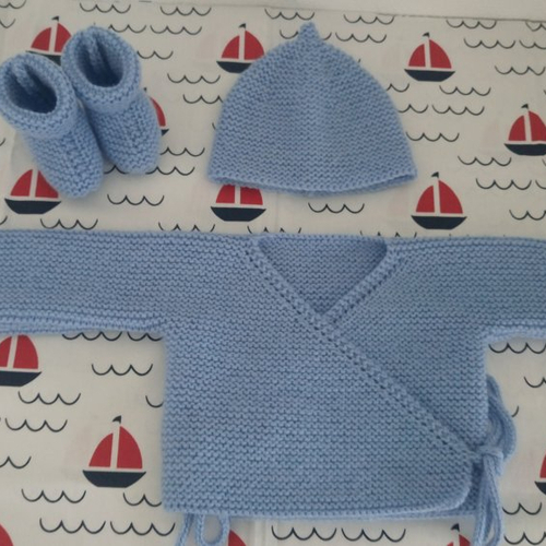 Ensemble 3 pièces brassière cache-coeur chaussons bonnet coloris bleu ciel layette bébé fille ou garçon naissance, 1 ou 3 mois