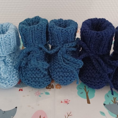 Chaussons layette bébé fille ou garçon laine tricot avec liens coloris bleu taille 0/3 mois