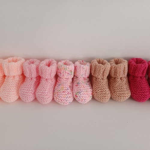 Chaussons layette bébé fille ou garçon laine tricot coloris rose taille 0/3 mois