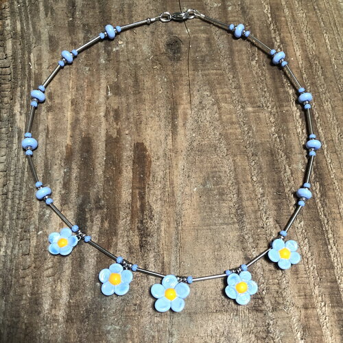 Collier en verre au chalumerau fait main - myosotis