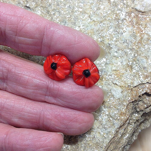 Boucles d'oreilles bouton de petits coquelicots - verre au chalumeau fait main