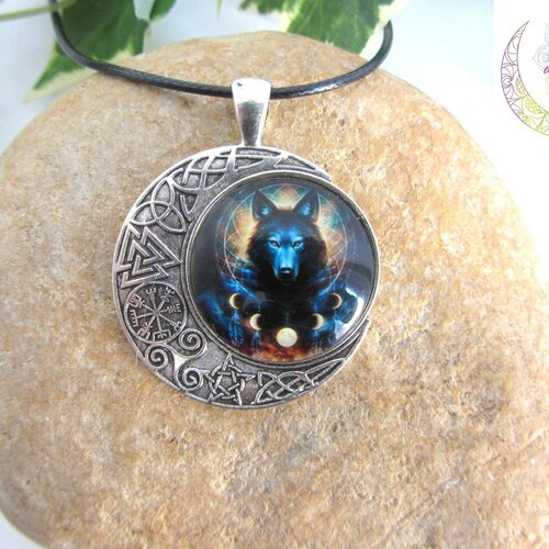 Collier loup animal totem, cycle de la lune