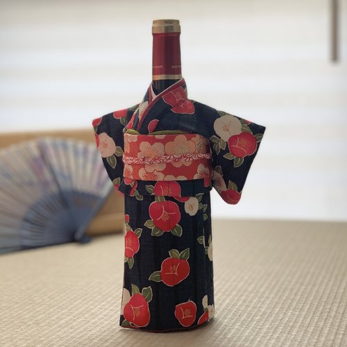 Cadeau élégant – emballage fait main pour bouteille de vin | création unique en tissu japonais