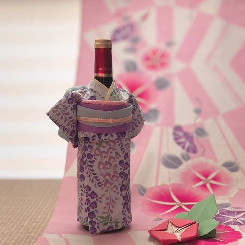 Cadeau élégant – emballage fait main pour bouteille de vin | création unique en tissu japonais
