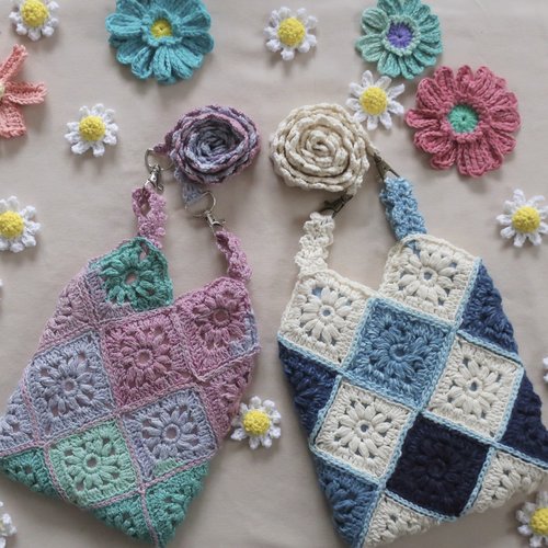 Pochette fleur en laine – mini sac fleuri fait main