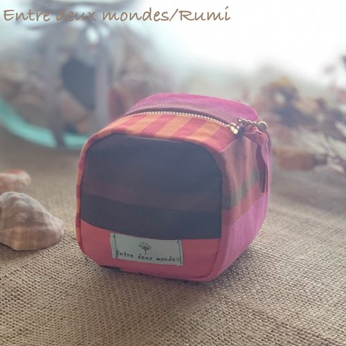 Pochette kororin – tissu basque & doublure fleurie