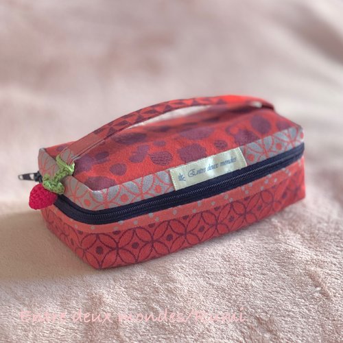 Pochette vanity fraise – tissage basque imperméable