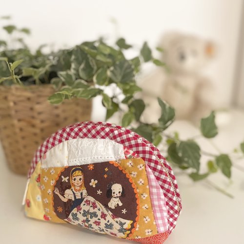 Pochette coquillage patchwork “fille rétro” – petite boîte à trésors unique