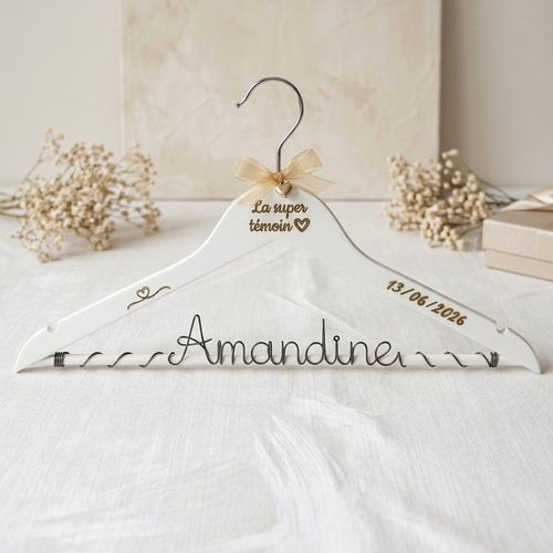 Cintre mariage personnalisé en bois – modèle "amandine" témoin