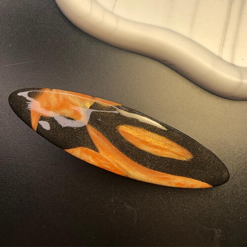 Création unique : barrette artisanale en pâte polymère et résine