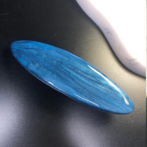 Accessoire unique : barrette bleu fait main en pâte polymère et résine