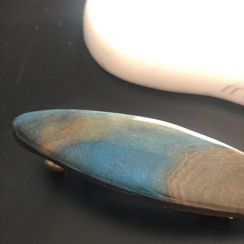 Artisanat de qualité : barrette en pâte polymère et résine fait main
