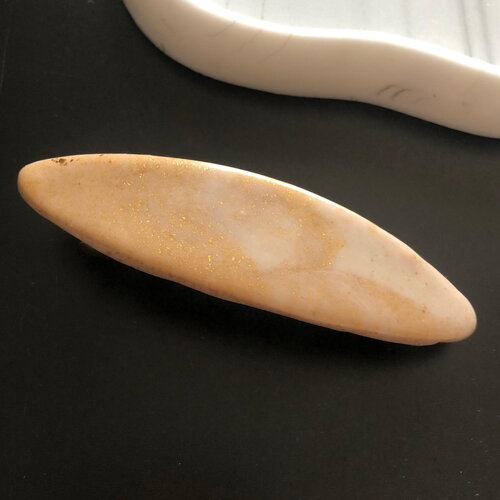 Création de cheveux en pâte polymère et résine – barrette artisanale