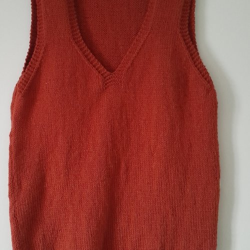 Pull sans manches femme marron, taille m,laine acrylique certifiée oeko-tex, tricoté à la main aux aiguilles