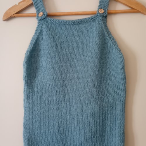 Debardeur femme taille s , laine acryique certifiee eko-tex tricoter à la main aux aiguilles