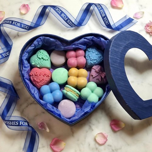 Coffret cœurs bleu nuit -12 fondants parfumés artisanaux