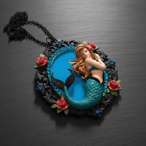 Collier médaillon sirène et roses - camée résine peint main esquisse