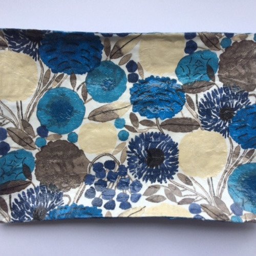 Coupelle rectangulaire en papier maché - fait main - décor fleurs des champs tons bleus et marrons