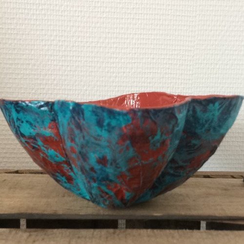 Grand bol forme en forme de trèfle à 4 feuilles en papier maché - fait et décoré main - peinture bleue turquoise  et rouge