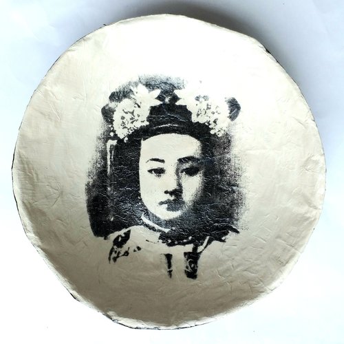 Bol / coupe en papier maché - fait main - décor dessin ancien de geisha japonaise