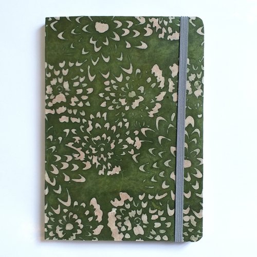 Carnet a5 bullet - couverture papier népalais motifs feuillage verts et ivoire