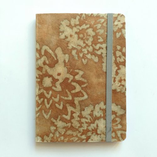 Carnet  / calepin a6 bullet - couverture papier népalais motifs floraux beige sur fond camel