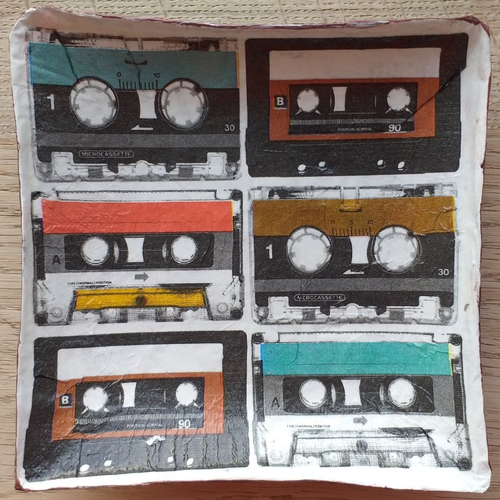 Coupelle carrée en papier maché - fait main - décor 6 cassettes audio années 80