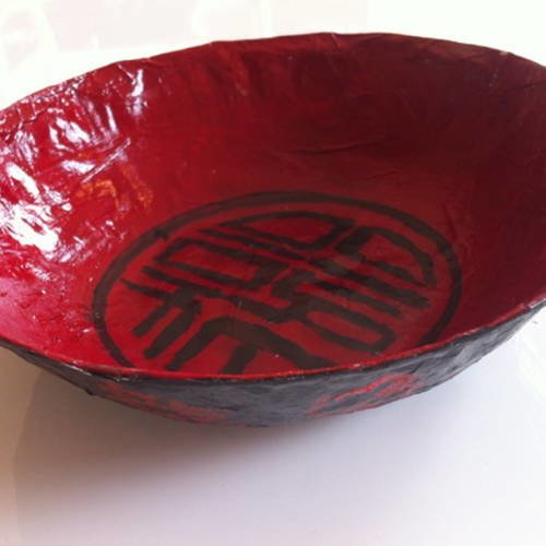 Bol / coupe en papier maché - fait main - décor asiatique peinture rouge et noire 