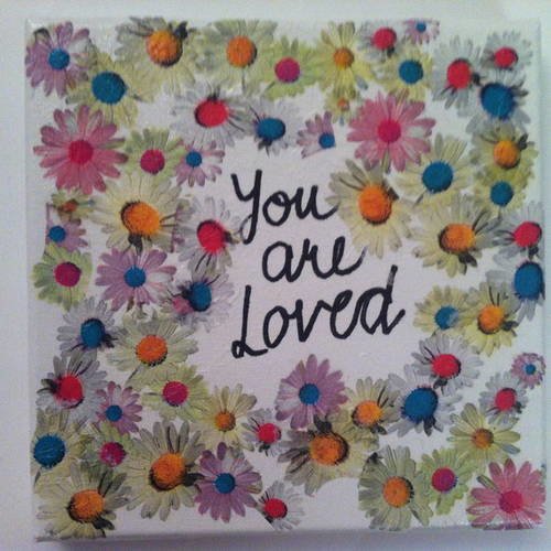 Collage "you are loved" sur toile 