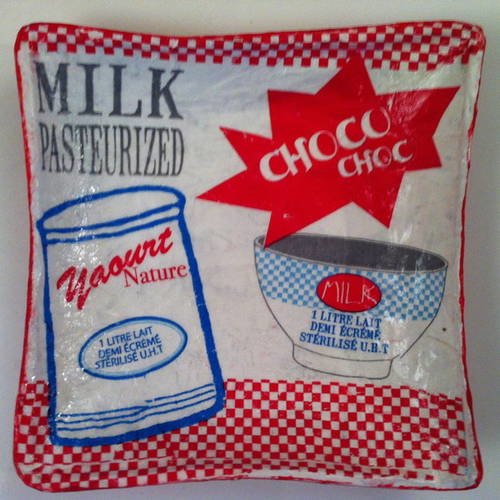 Coupelle carrée en papier maché - fait main - décor publicité américaine yaourt et bol (milk pasteurized)