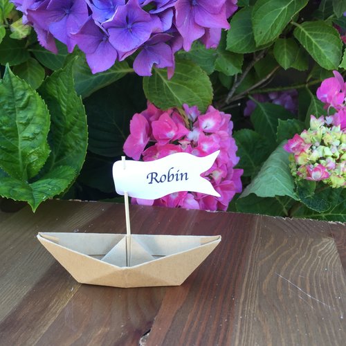Marque place mariage, bateau origami, kraft et blanc