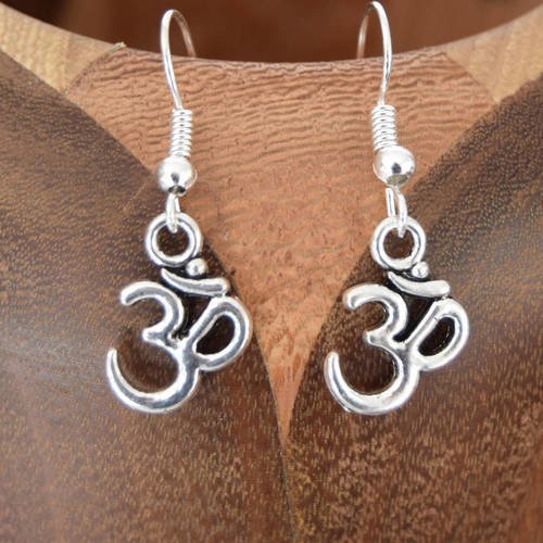 Boucles d'oreilles om, clips om argentées 