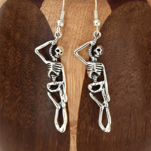 Boucles d'oreilles pendu argent vieilli, clips squelette pendu argent vieilli 