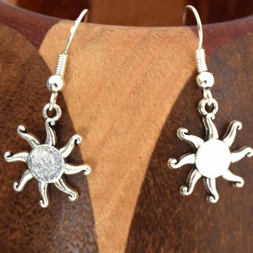 Boucles d'oreille soleils argentés, clips soleil et ses rayons argentés 